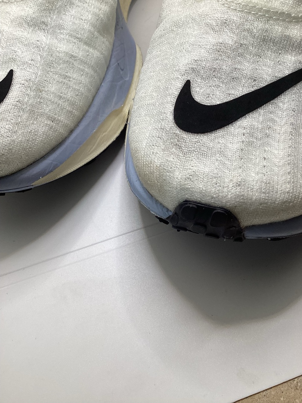 Nike ZoomX Invincible Flyknit 3 Running Shoes. White, Black, Colbalt Size 12 - Picture 12 of 12